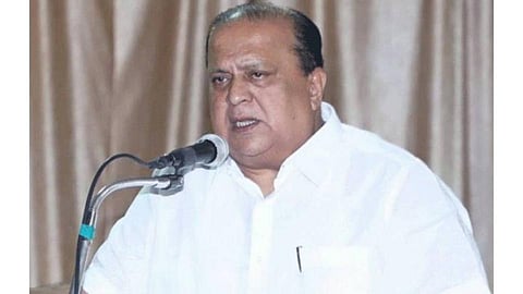 'गजेंद्र पाटील परमबीरसिंगांचा भाऊच, वर्दीतले दरोडेखोर गजाआड होतील'