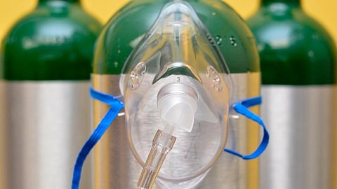 कर्नाटकातून महाराष्ट्रात येणारा ऑक्सिजन आजपासून बंद