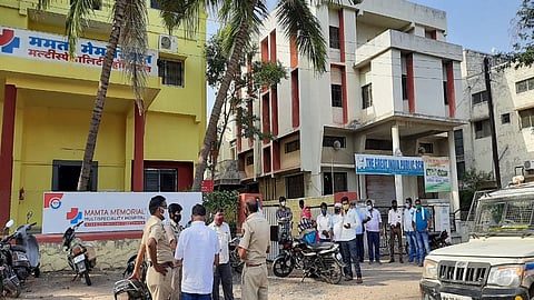 बजाजनगर (जि.औरंगाबाद) : घटनास्थळी पोलिस दाखल झाले.