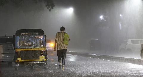 नागपूरकरांची दाणादाण : वादळी पावसाने उपराजधानीला झोडपले