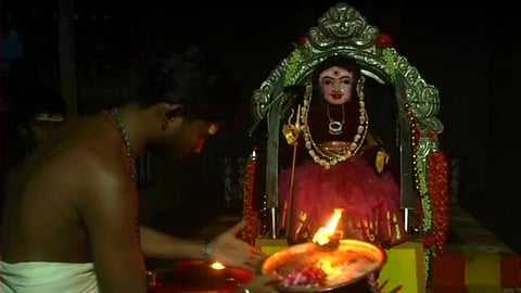 'जय हो कोरोना मैया'; देशात उभारलं कोरोना देवीचं मंदिर