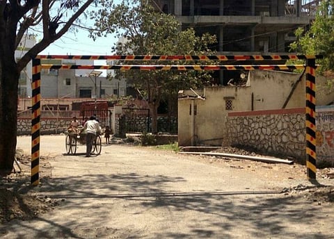 बेशिस्त चालकांमुळे अपघाताची शक्यता; आंबेगाव खुर्दमध्ये अवजड वाहतूक व्हावी बंद