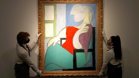 Woman sitting by a window Piccaso painting
