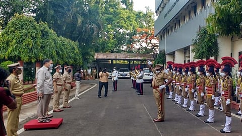 राज्याच्या गृहमंत्र्यांची पुणे पोलिस आयुक्तालयाला भेट