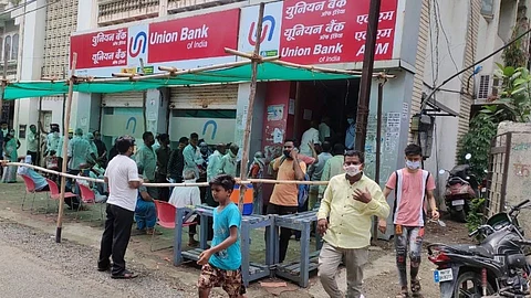 bank crowd