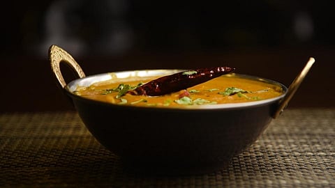 बंगाली स्टाईल एग तडका रेसिपी; नक्की ट्राय करा