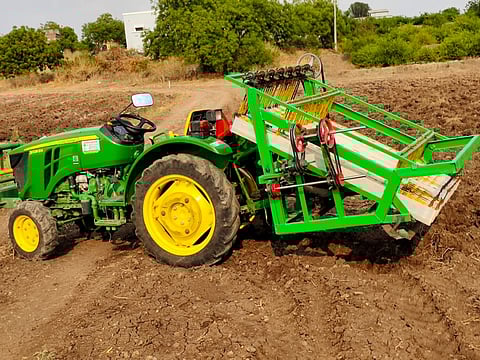 कांदा छाटणी यंत्र