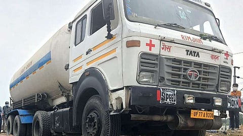 गिरीश महाजनांनी उपलब्ध करून दिले दोन ऑक्सिजन टँकर