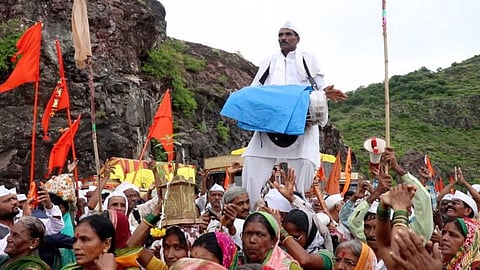 नियमांचे पालन करु, मात्र आषाढी पालखी सोहळा पायीच व्हावा