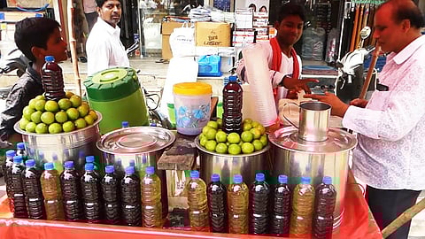 आमचा वाली कोण? आइस फ्रूट, सरबत विक्रेते हतबल; उपचारासाठी पैसे नाहीत