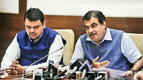 नितीन गडकरी यांनी फडणवीसांचे कान टोचण्यासह केली हात जोडून विनंती