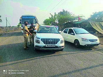police checking on Maharashtra-Gujarat border