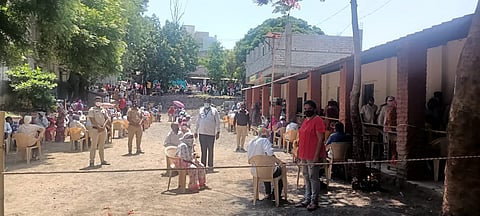 Sakal Impact : किरकटवाडी येथे पोलिस बंदोबस्तात लसीकरण