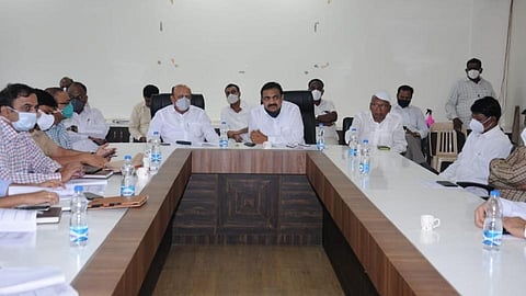 कोरोना रुग्णांची लूट थांबवण्यासाठी प्रशासन कोणती पावलं उचलणार?