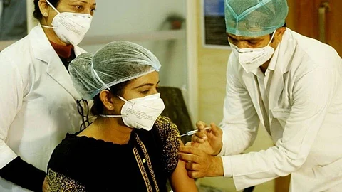 पुण्यात कोव्हॅक्सीनचे फक्त ३ हजार डोस; कोव्हीशील्ड लस संपली