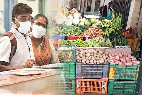 Crowds in the market due to fear of lockdown: rush to buy groceries and vegetables