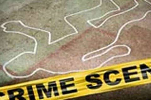 पतीचा आला ओरडण्याचा आवाज; पत्नीने येऊन पाहताच सर्वच होते संपले