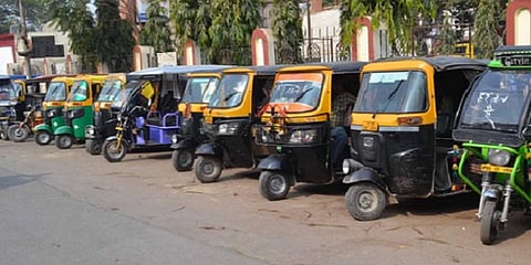 कोरोना निर्बंधांचा भंग करणाऱ्या ४० ऑटोचालकांवर गुन्हे दाखल