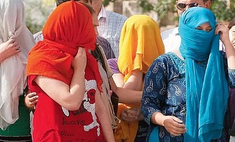 पैशांच्या आमिषावर उच्चभ्रू वस्तीत सुरू होता वेश्या व्यवसाय