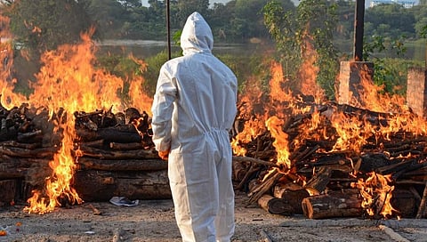 गुजरात मॉडेलचा बुरखा फाटला; वृत्तपत्रे भरली शोकसंदेशाने