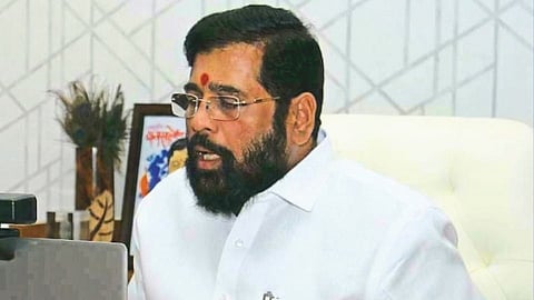 मुंबई येथून व्हीसीद्वारे आढावा घेताना पालकमंत्री एकनाथ शिंदे