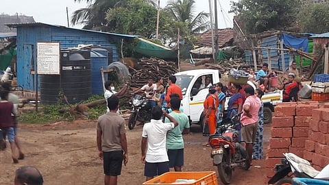 Tauktar cyclone: रत्नागिरी जिल्ह्यातील फत्तेगड,पाजपंढरी गावांचे स्थलांतर