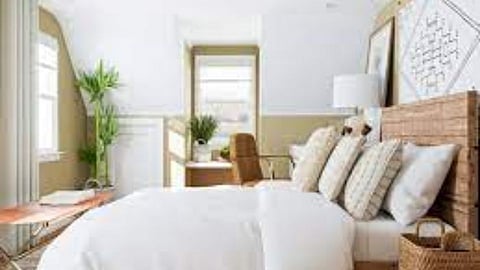 Bedroom Essentials: या 5 खास गोष्टी प्रत्येक बेडरूममध्ये असाव्यात