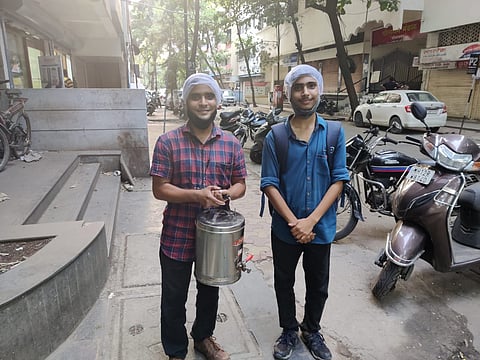 जिद्दीला सलाम! भावासोबत चहा-पोहे विकून पाहतोय IAS होण्याचं स्वप्न