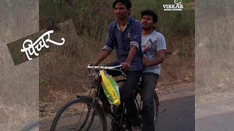 चित्रपटाचं वेड! अवलियाने आयफोनवर शूट केला 'पिच्चर'