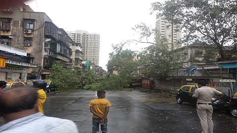 मुंबईत वरळी कोळीवाडा, दादर हिंदमाता भागात पाणी भरलं