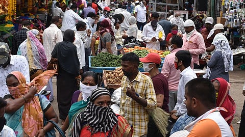 नंदुरबारमध्ये अक्षयतृतीयेच्या पूर्वसंध्येला बाजारपेठेत उसळली गर्दी !