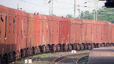 एप्रिलमध्ये पुणे रेल्वेला कोट्यावधींचा नफा