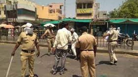 एकाच महिन्यात २८ हजारापेक्षा जास्त गुन्हे दाखल; ४३ लाखाचा दंड