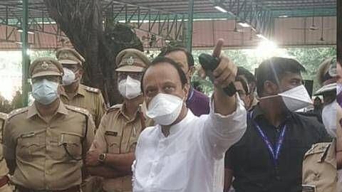 पोलिसांचे काम असे तर, बाकीच्यांचे काय ? अजित पवारांनी ठेकेदाराला झापले