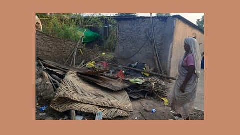 वादळी पावसाने आजींना केलं बेघर...