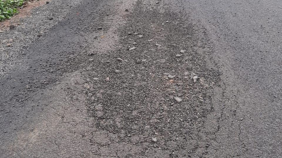 आंबेगाव : चक्क, मुख्यमंत्री ग्रामसडक योजनेतील कामातच घोळ