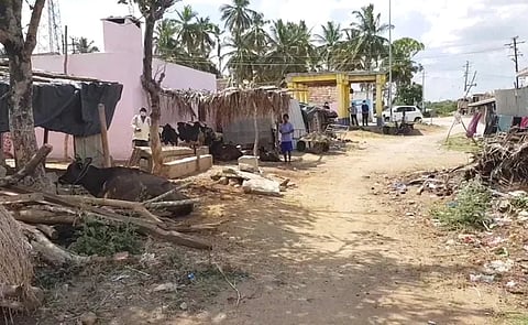 व्हॉट्सएप मेसेजसाठी जिथं 22 किमी जावं लागतं तिथं लसीकरणाची काय अवस्था?