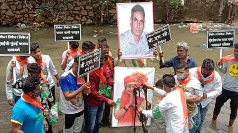 विद्याविहारच्या नाल्यात उतरून भाजपा कार्यकर्त्यांचे आंदोलन