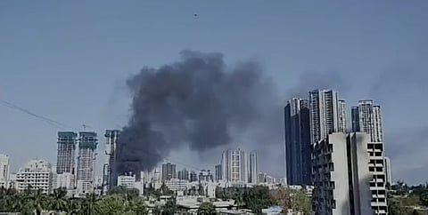 मुंबई: ओशिवरा भागात आशियाना इमारतीजवळ भीषण आग