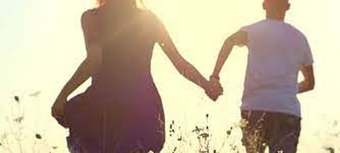 होणाऱ्या पती समोरच प्रेयसीला वाहनातून पळविले