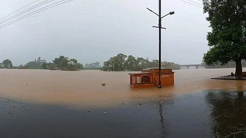 कोल्हापुरात पावसाची संततधार; पंचगंगा नदी पात्राबाहेर