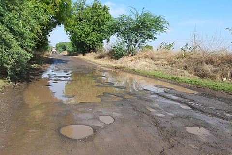 शेवगाव-पांढरीपूल रस्ता