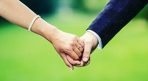 चुकूनही पतीला सांगू नका 'या' पाच गोष्टी