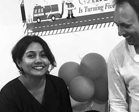 कोरोनाने सुखी कुटुंब संपवलं, पतीनंतर महिलेची मुलासह आत्महत्या