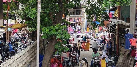 नागपूरकर बेलगाम! कोरोनाची दहशत असूनही बाजारपेठांमध्ये गर्दीच गर्दी