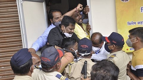 मराठा कार्यकर्ते आणि पोलिसांत झटापट