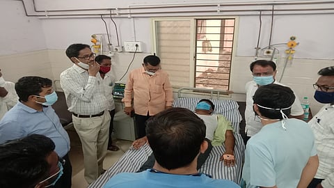 अॅडीशलनला चक्कर, उपचारा दरम्यान जिल्हाधिकारीही तळ ठोकून