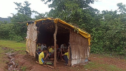 'इच्छा असेल तर मार्ग दिसेल'; डोंगरावरील झोपडीत ऑनलाईनचे धडे