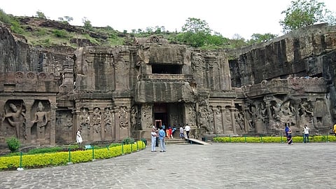 verul caves
