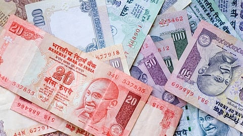 बॅंकांमध्ये अडकल्या ठेवी; शंभरहून अधिक पतसंस्था आर्थिक अडचणीत